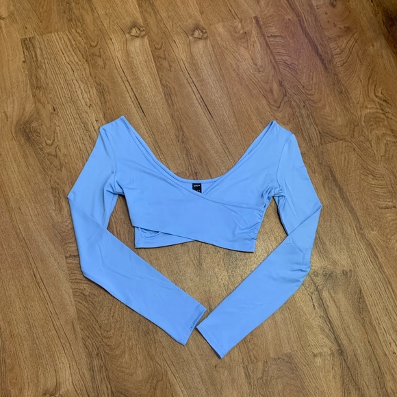 Cross Wrap Long Sleeve Crop top NWOT - Picture 2 of 4